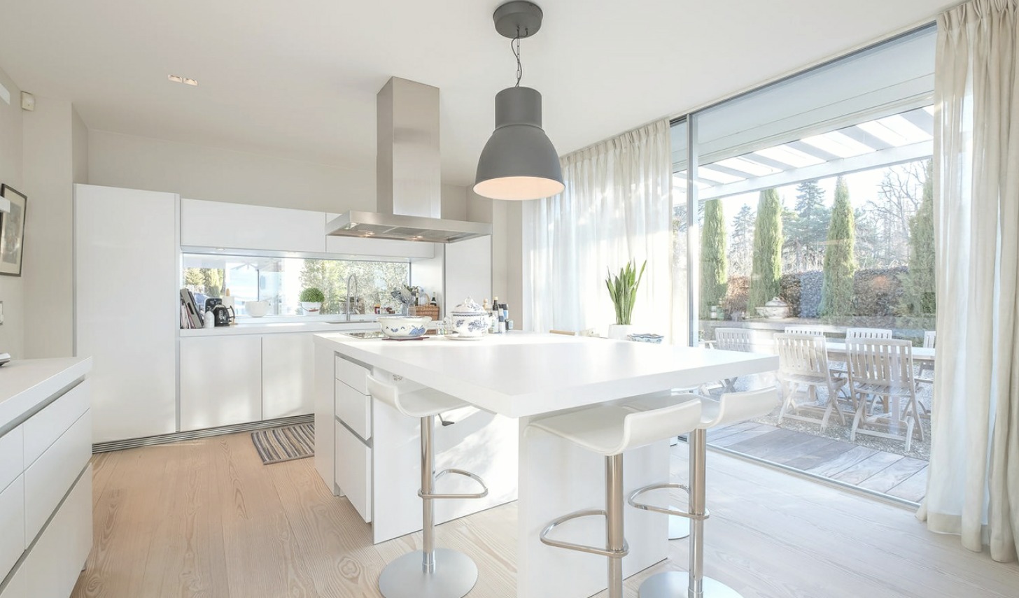 LakeFront Villa - Photo 3