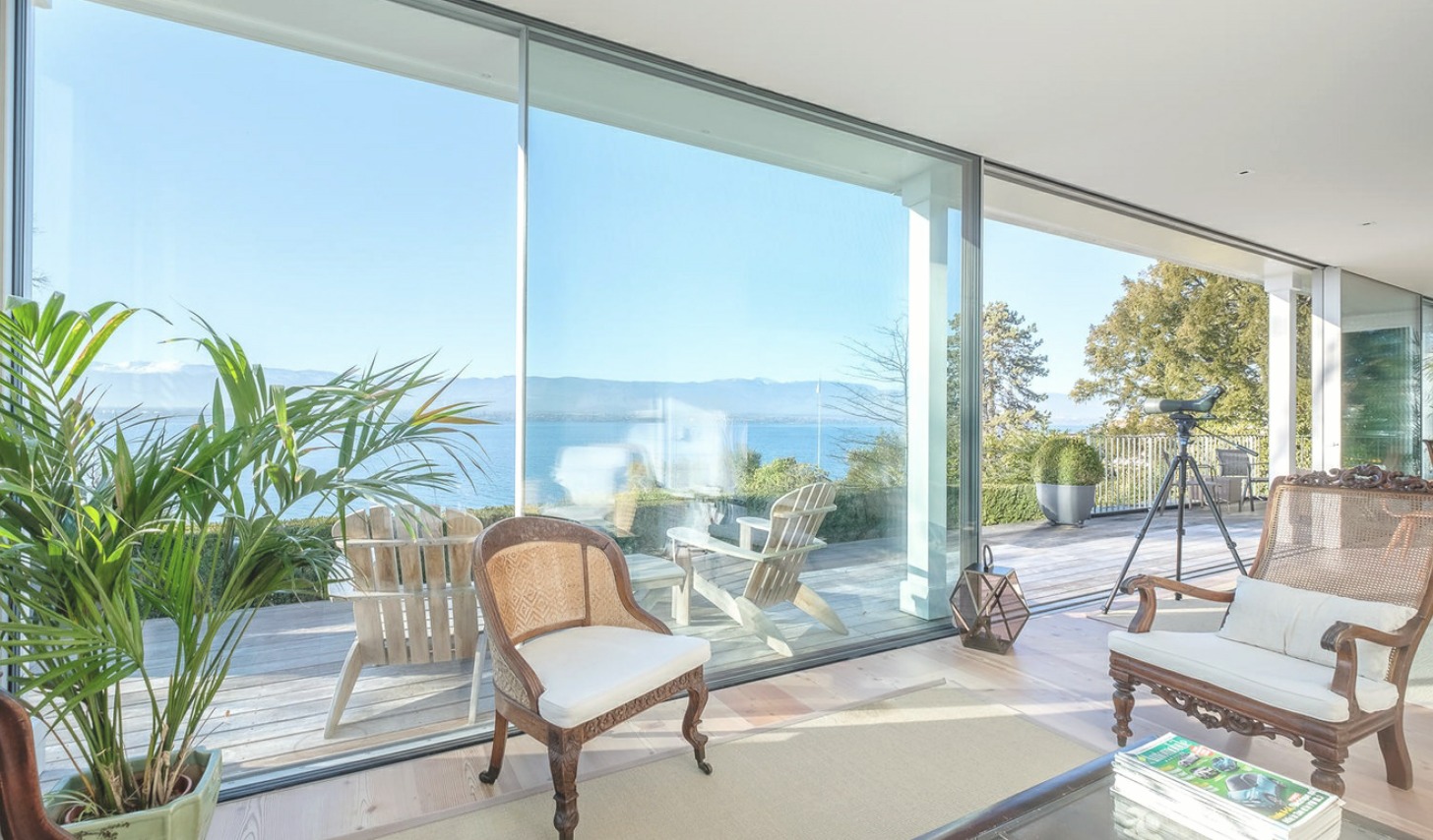 LakeFront Villa - Photo 4